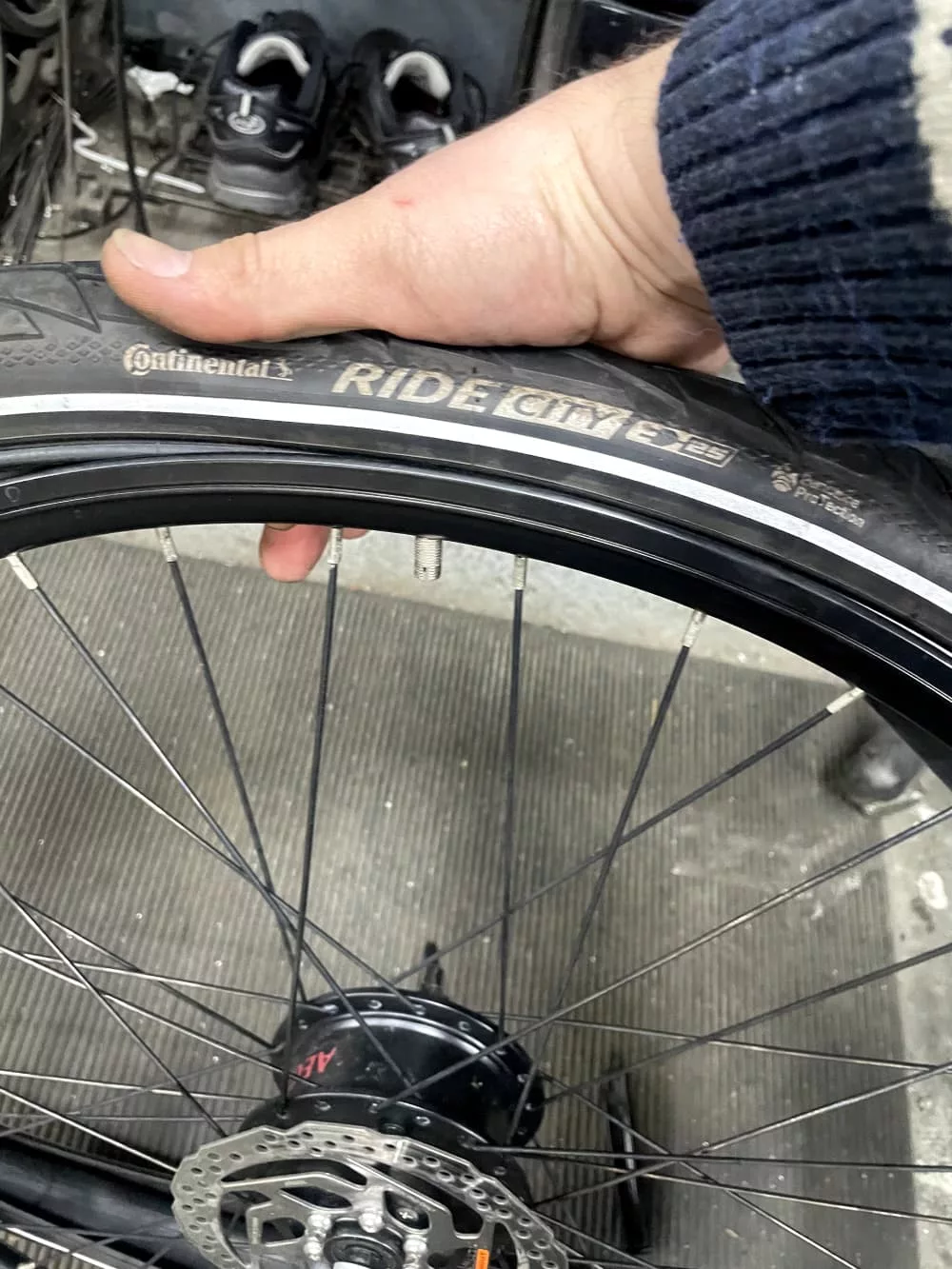 Как забортировать колесо велосипеда
