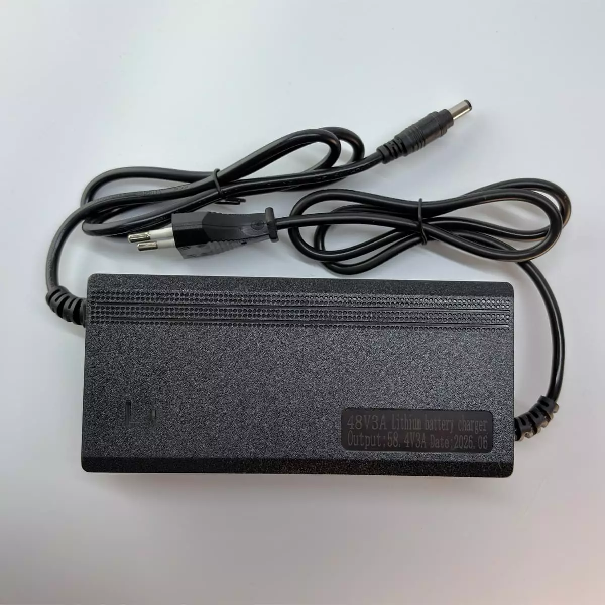 Зарядное устройство 16S 48V (58.4V) 3A DC5,5*2,5 LiFePO4 с охлаждением — изображение 2